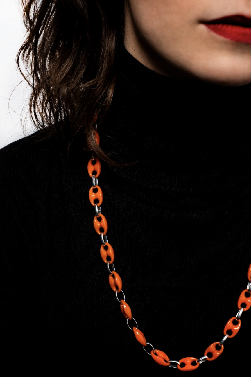 Txine Orange Necklace Model